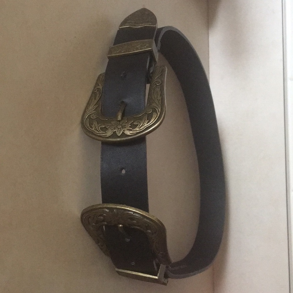 LULU’s Black Double Buckle Belt